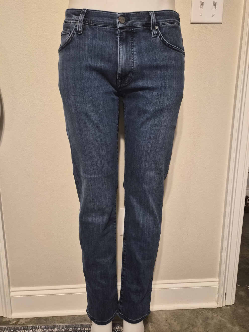 34 Heritage Courage Mid-Rise Straight Leg Jeans - Size 35x32 (Mid Urban Wash)